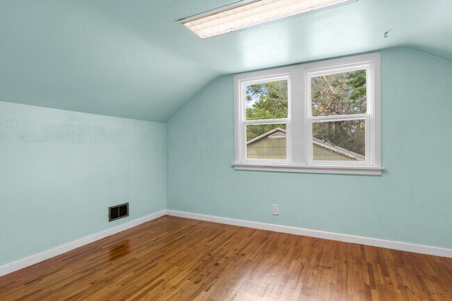 Building Photo - 644 Avenue F