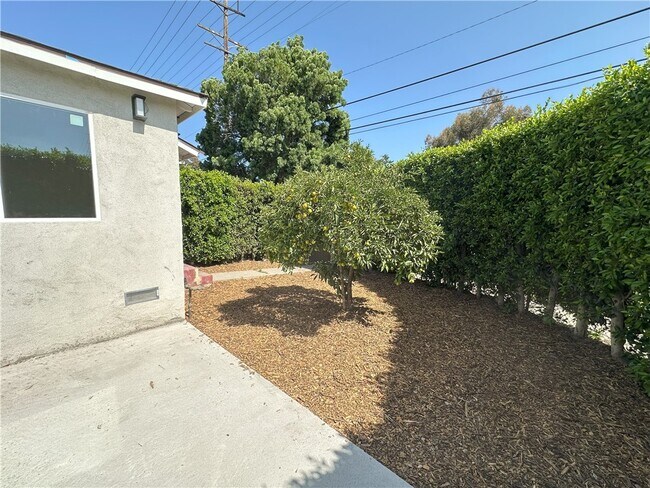 Building Photo - 15733 Victory Blvd