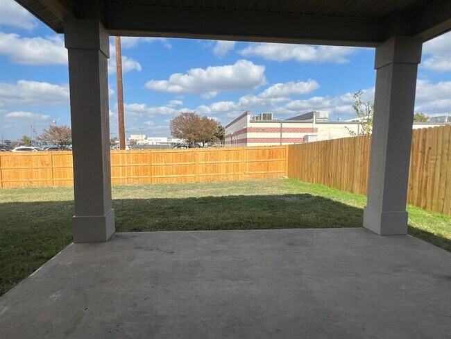 Building Photo - 13120 Dearbonne Dr