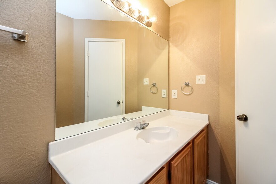 Building Photo - 3612 Garden Springs Dr