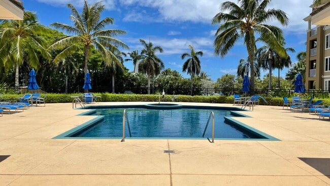 Building Photo - Gated Community in Hawaii Kai! Colony at P...