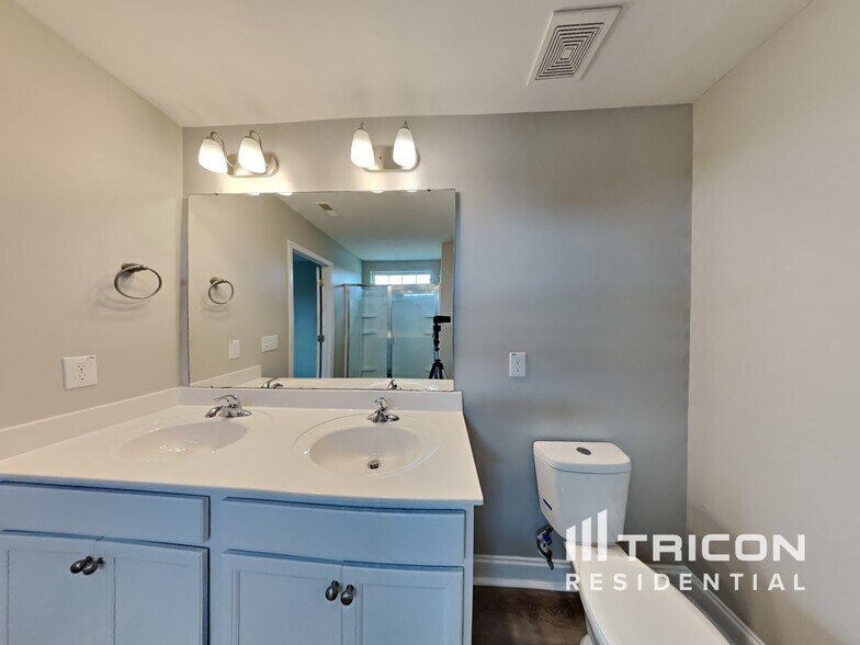 Building Photo - 3317 Lacewing Dr