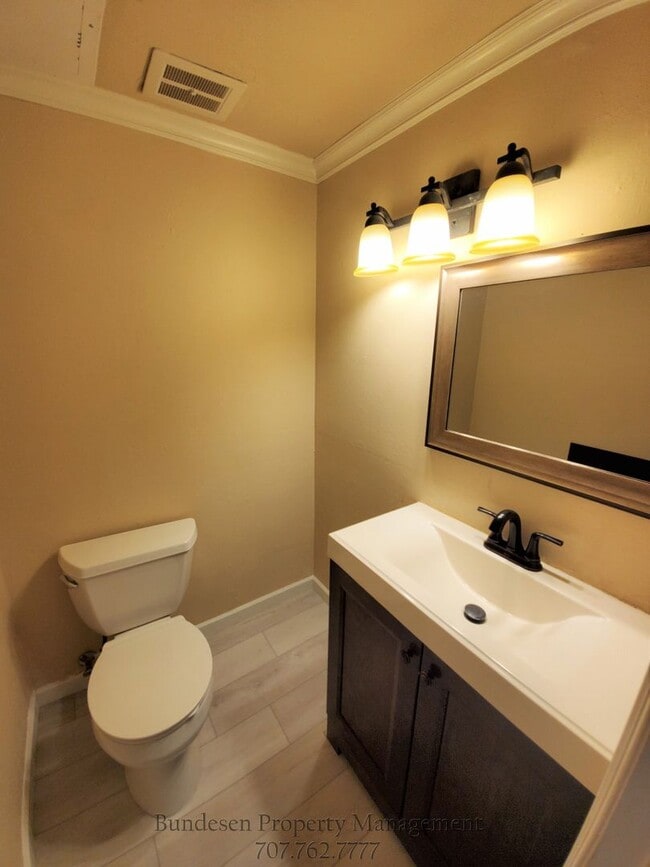 Building Photo - 3048 Yulupa Ave