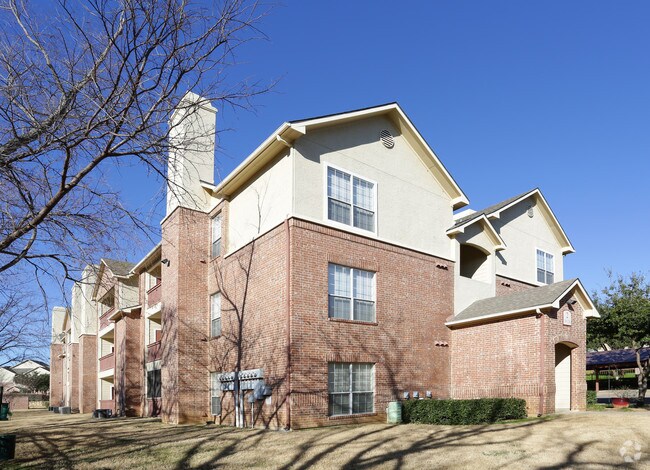 Building Photo - Parkside on the Creek