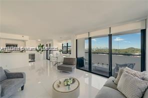 Building Photo - 2555 Collins Ave