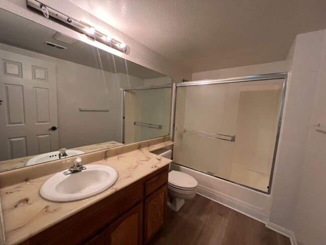 Building Photo - 2825 Third Ave #402