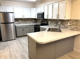 Building Photo - 927 Parker Dr