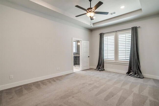 Building Photo - Stylish, Upgraded 3-bedroom, 2.5 bathroom ...