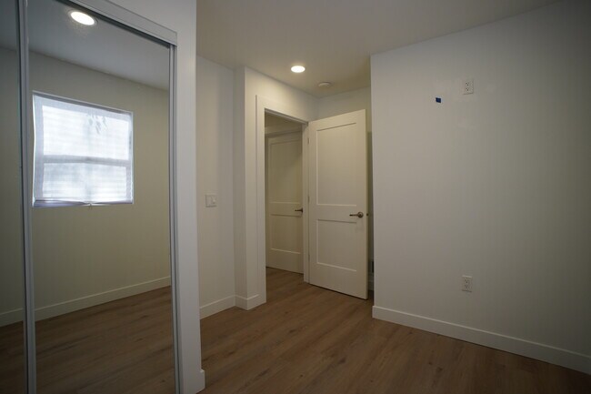 Building Photo - 1252-54 Idaho St