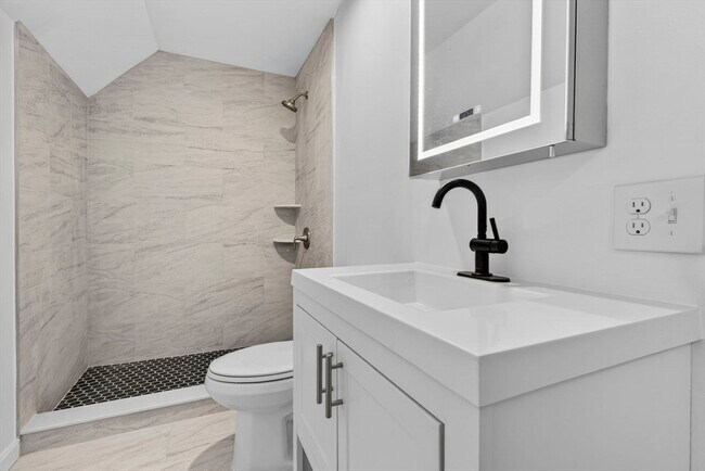 Building Photo - 166 Elliot St