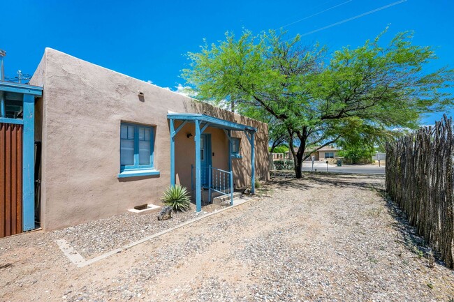 Building Photo - Charming historic home in central Tucson