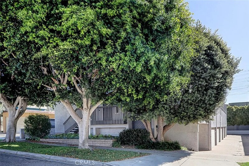 Building Photo - 858 1st St