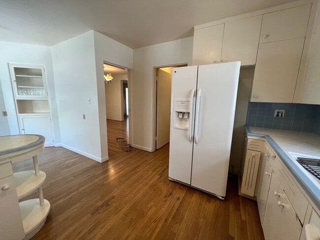 Building Photo - Charming home