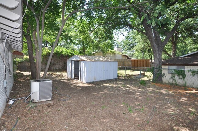 Building Photo - 1117 Trailwood Dr