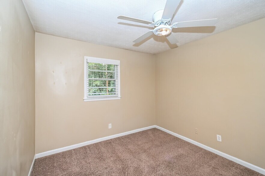 Building Photo - 3564 Briar Dr