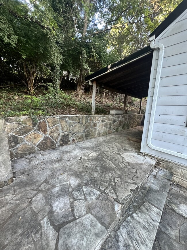 Building Photo - 1219 East Dr