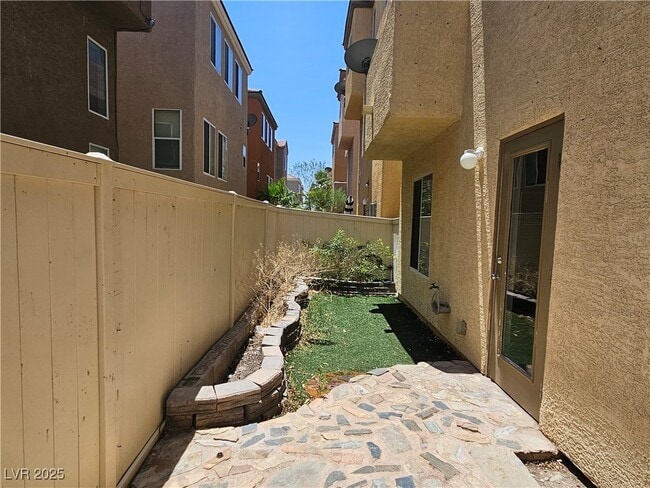 Building Photo - 6636 Weeping Pine St