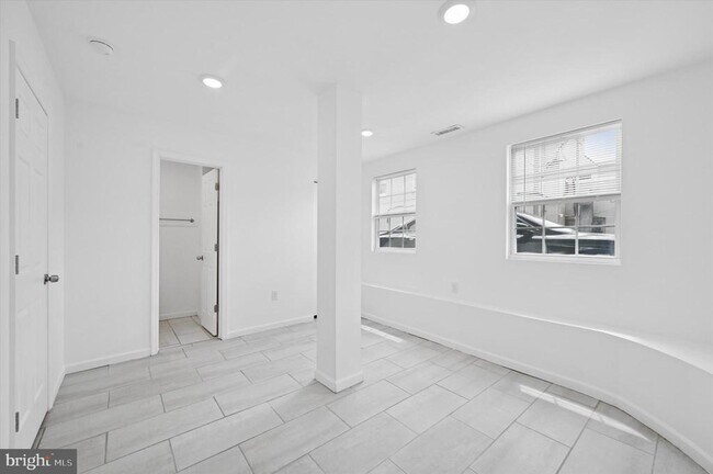 Building Photo - 6 Old Lancaster Rd