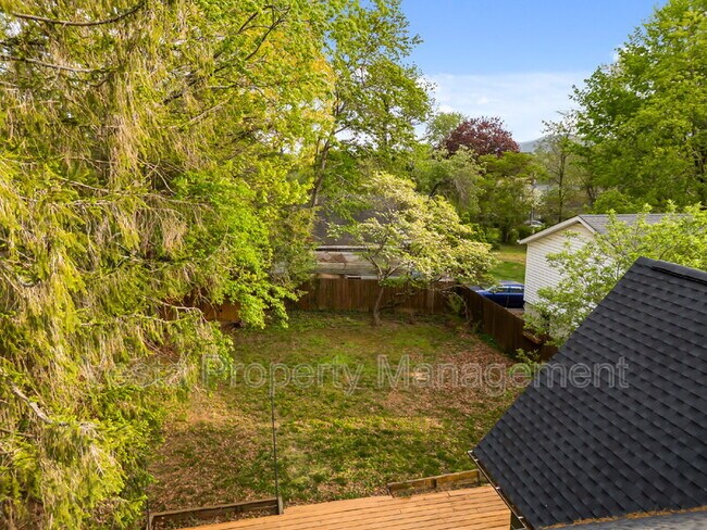 Building Photo - 318 Sulphur Springs Rd