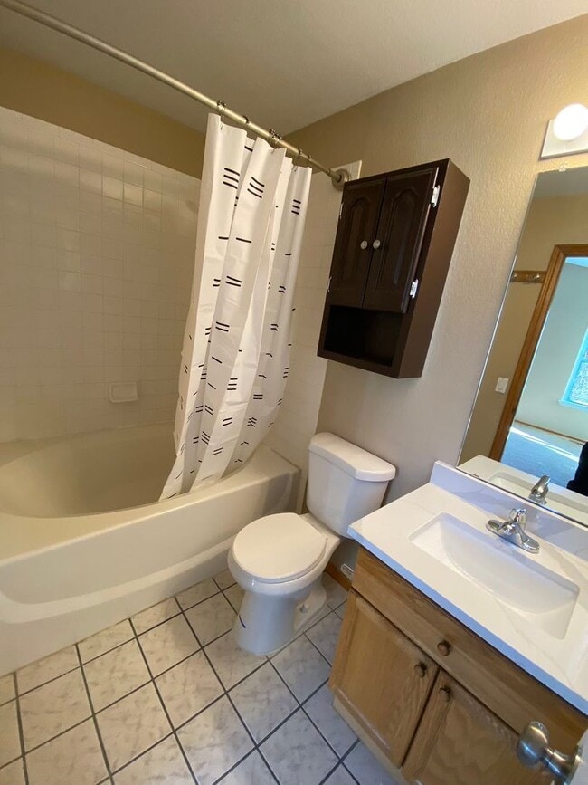 Building Photo - 3 bedroom 2 bathroom single family house in Highlands Ranch