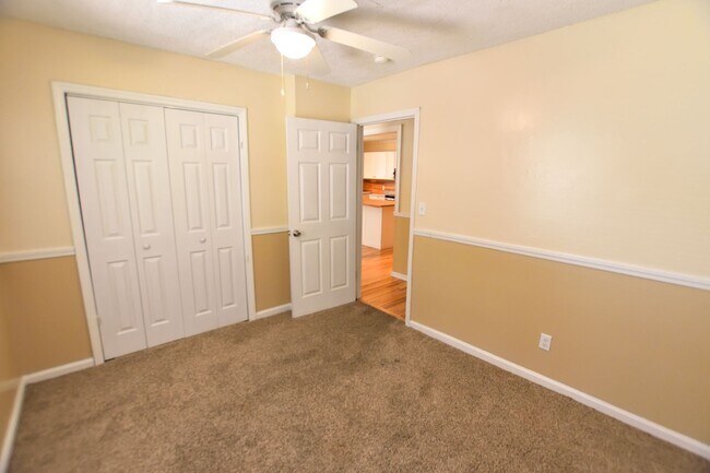 Building Photo - 1581 Charter Dr