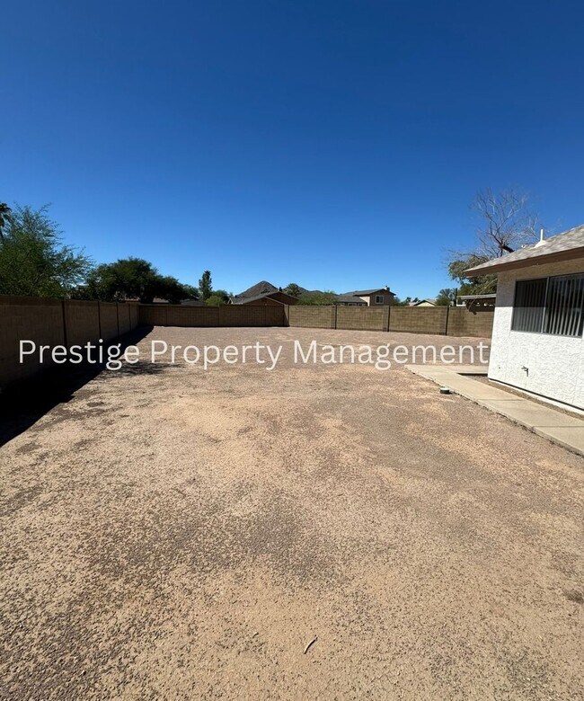 Building Photo - Very Cute South West Side 3/2!! Call Now!