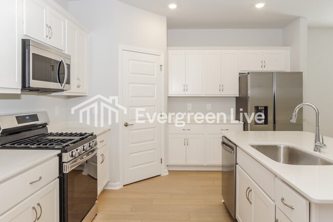 Building Photo - 14673 Mountain Strm Dr