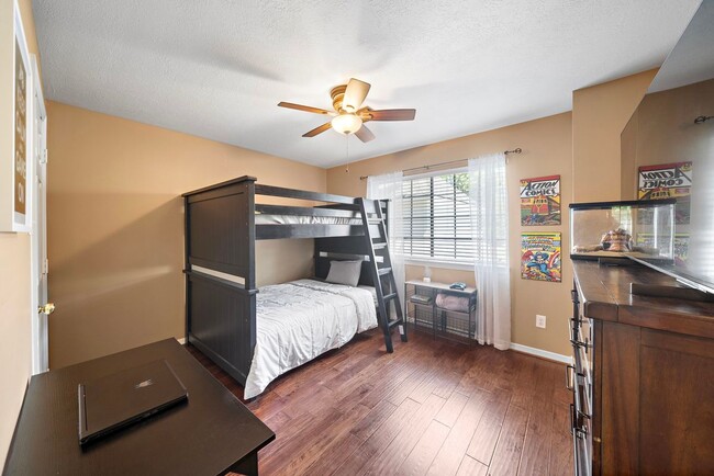 Building Photo - 13002 Golden Rainbow Dr