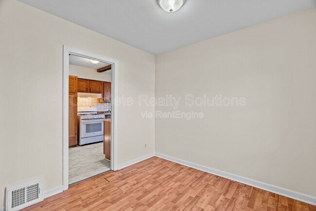 Building Photo - 1258 Grant Dr