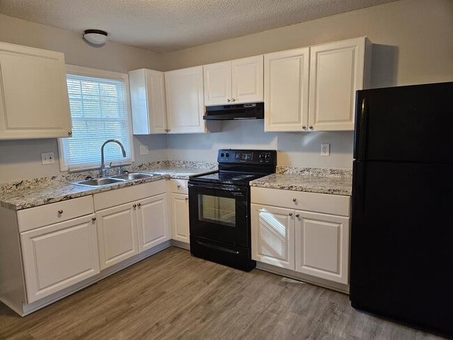 Building Photo - 410 Desmond Dr