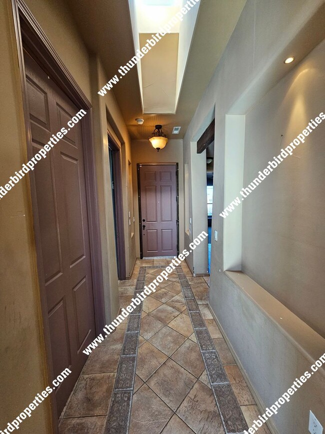 Building Photo - 4 bedrooms, 3 baths, single  story  on  We...