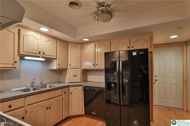 Building Photo - 900 Mine Lane Rd