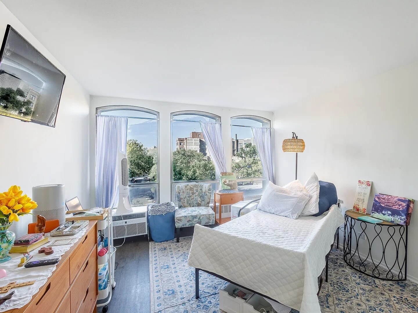 Building Photo - 1451 E 55th St