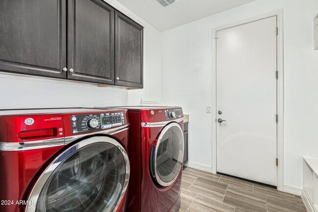 Building Photo - Charming 4 bedroom, 3 bath home in North P...