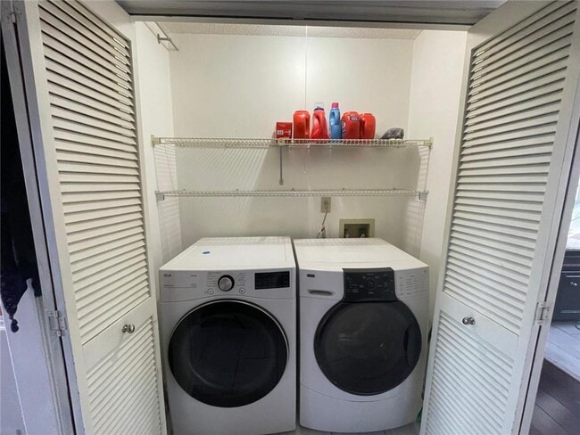 Building Photo - 156 Plantation Trce