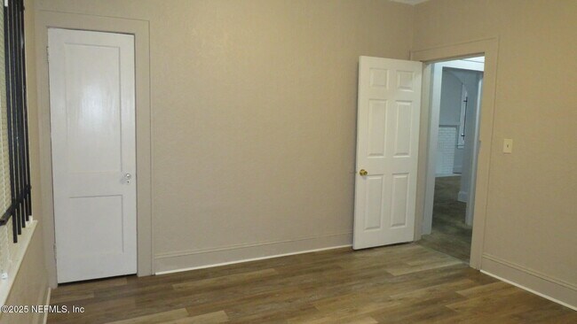 Building Photo - 6590 Sunset Dr