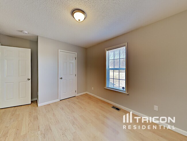 Building Photo - 109 Impressive Ln