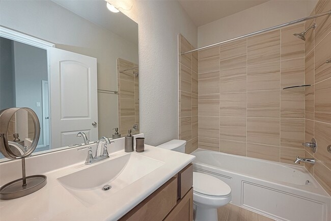 Building Photo - 8700 Laurel Crest Dr