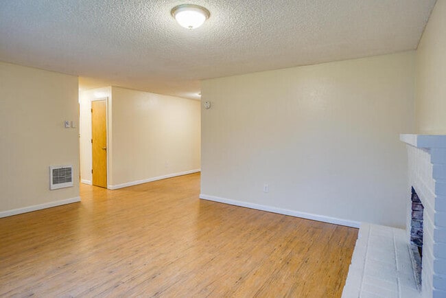 Building Photo - 13817 NE 35th Cir