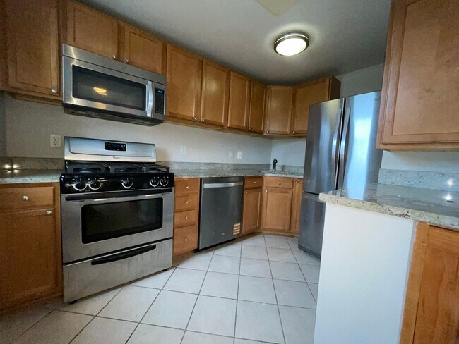 Building Photo - Sunny 2BR on 14th Street in Columbia Heights w/ Parking
