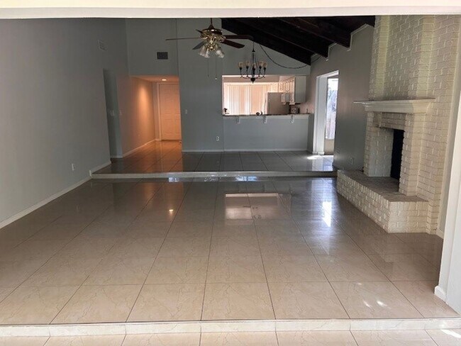 Building Photo - 3 BR / 2 BATH / 2 CAR GARAGE IN TUSCAWILLA