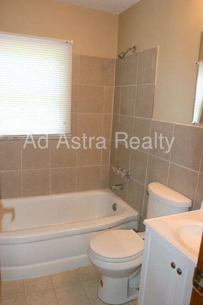 Building Photo - Updated 3 Bed 1 Bath Home in KCMO-Coming S...