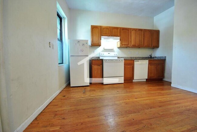 Building Photo - 9/1 No Fee! Spacious 3BR in Hemenway St by Northeastern!