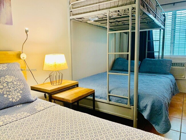 Building Photo - 825 Euclid Ave