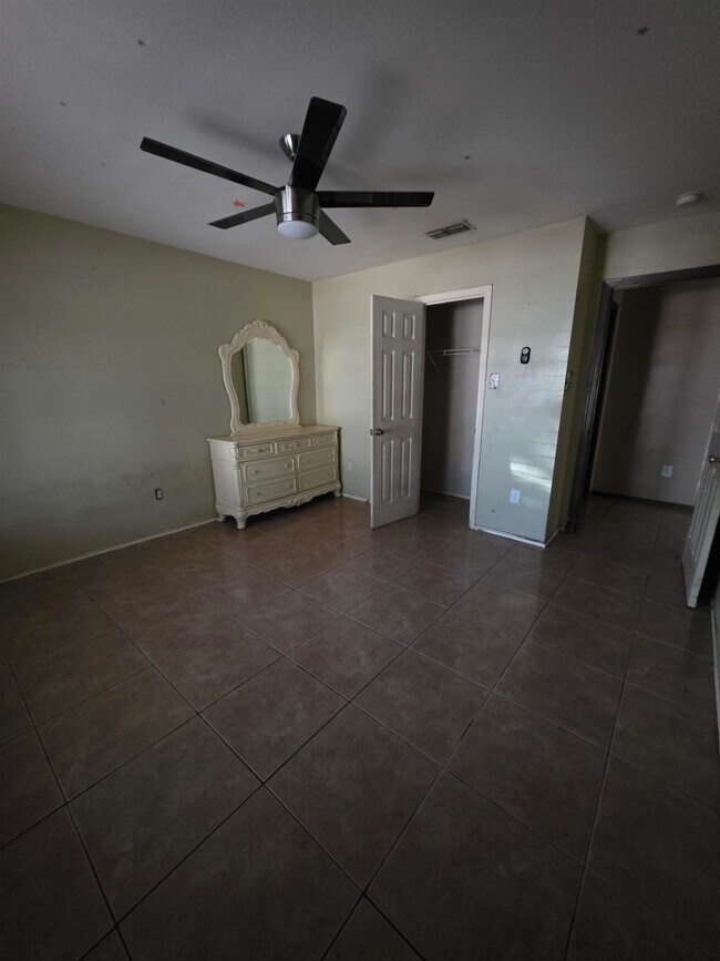 Building Photo - 312 Mescalero Dr
