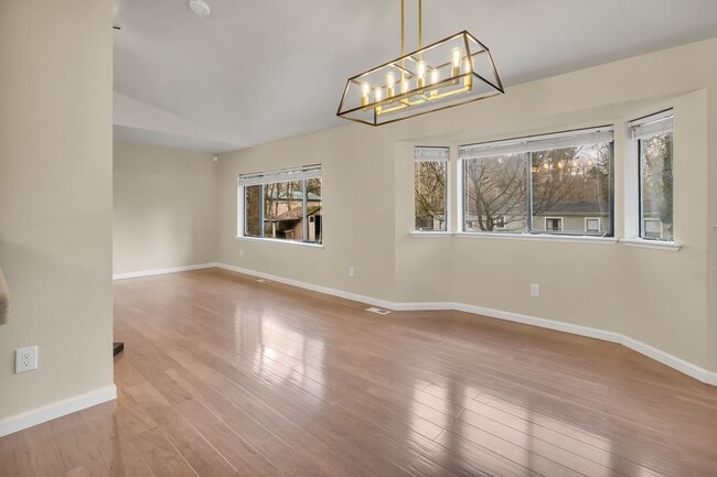 Building Photo - ONE LEVEL LIVING in Peaceful & Private Location!