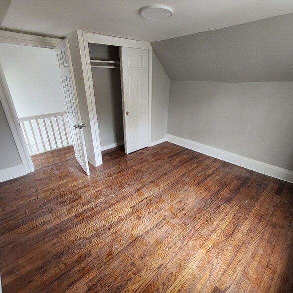 Building Photo - 25 Kemp Ave