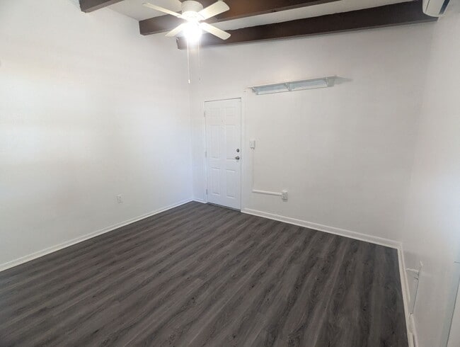 Building Photo - Charming and Spacious 3-Bedroom Home for Rent, furbabies are Welcome!