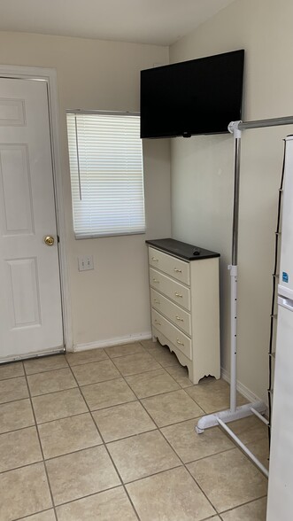 Building Photo - 4505 Pershing Dr