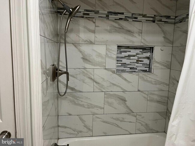 Building Photo - 125 Davis Ave